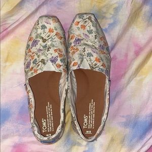 Toms floral shoes